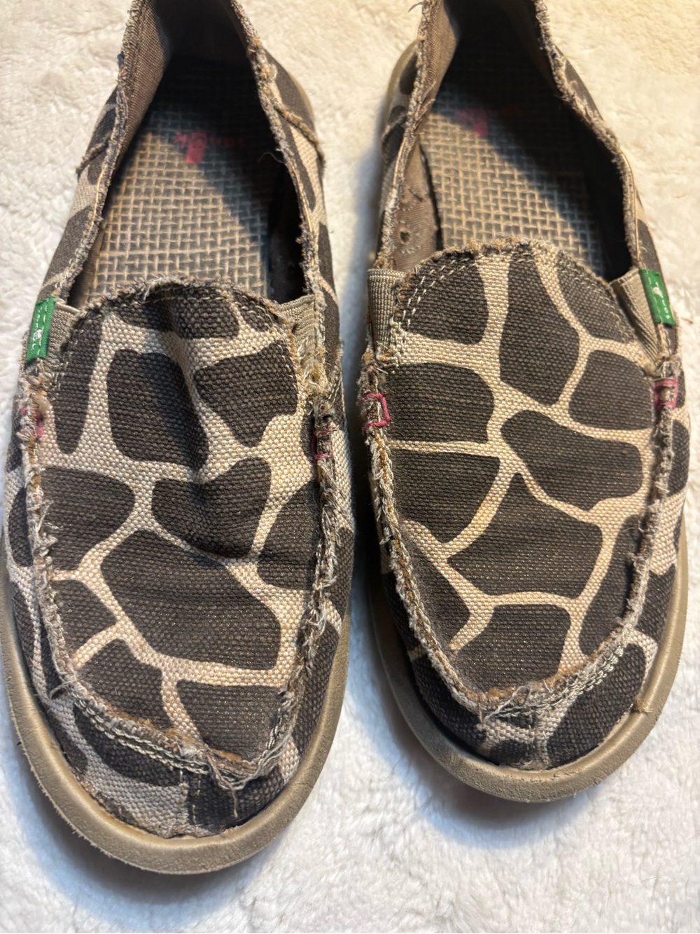 Sanuk Canvas Shoes Size 7 Slip-On Flats Brown Giraffe Animal Print Hemp Loafers - Picture 9 of 13
